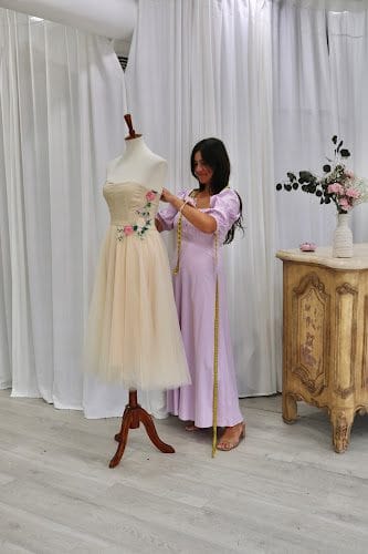 Atelier 73. Alterations and dry cleaners service