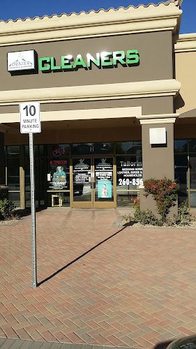 Deluxe Cleaners & Alterations