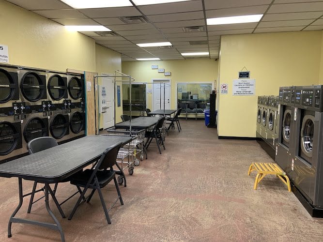 Dry Cleaners and Washateria in Lytle