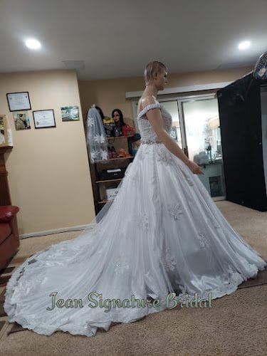 JEAN SIGNATURE CLOTHIER & CRAFTS