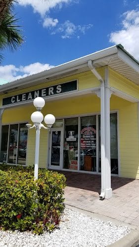 Juno Beach’s Hometown Cleaners & Tailors (formerly Black Tie Cleaners)