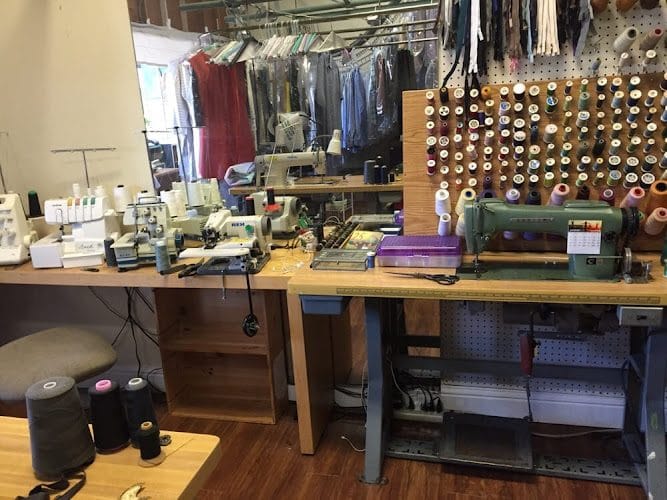 Lara’s Cleaners & Alterations