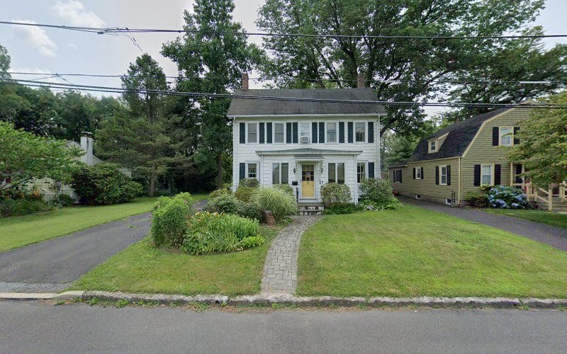 Leanna H Metzler Seamstress (by appointment)