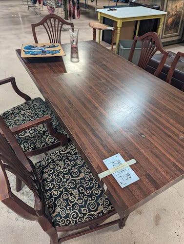 Lee’s Alteration Shop