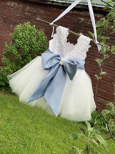 LeslieHenley by appointment only