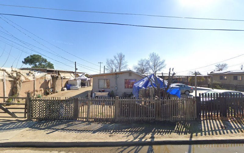 Lizbeth ‘s Seamstress Services. Costurera de Ropa