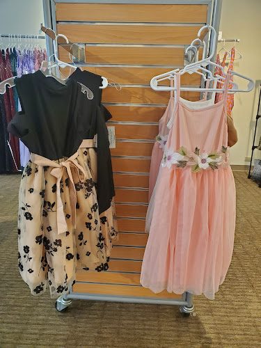 Maurafdesigns clothing store, Tailoring, custom made and alterations.