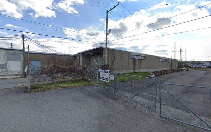 New Leaf Stitch & Fix (clothing alterations/repairs)