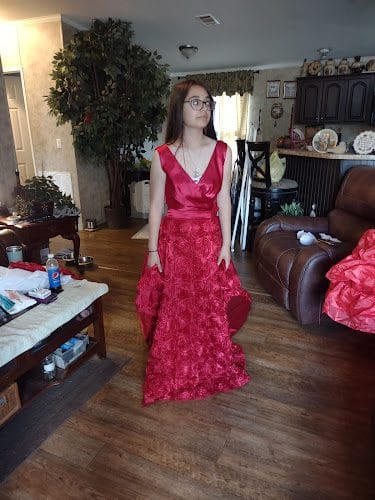 seamstress for hire/sewing contractor