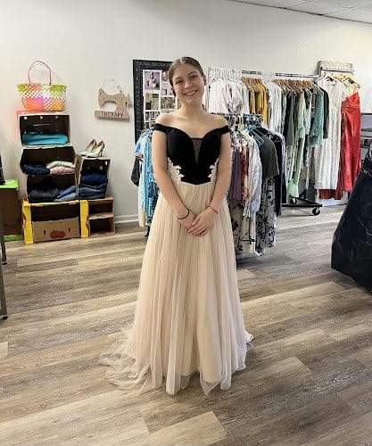 The Bee’s Knees Boutique & Alterations