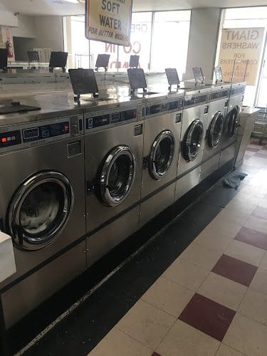 WHITE COIN LAUNDROMAT AND ALTERATIONS