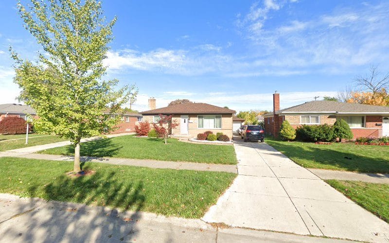 Woman alteration House